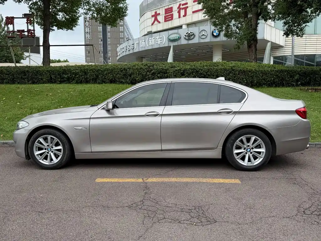 BMW 5 Series — миниатюра 3