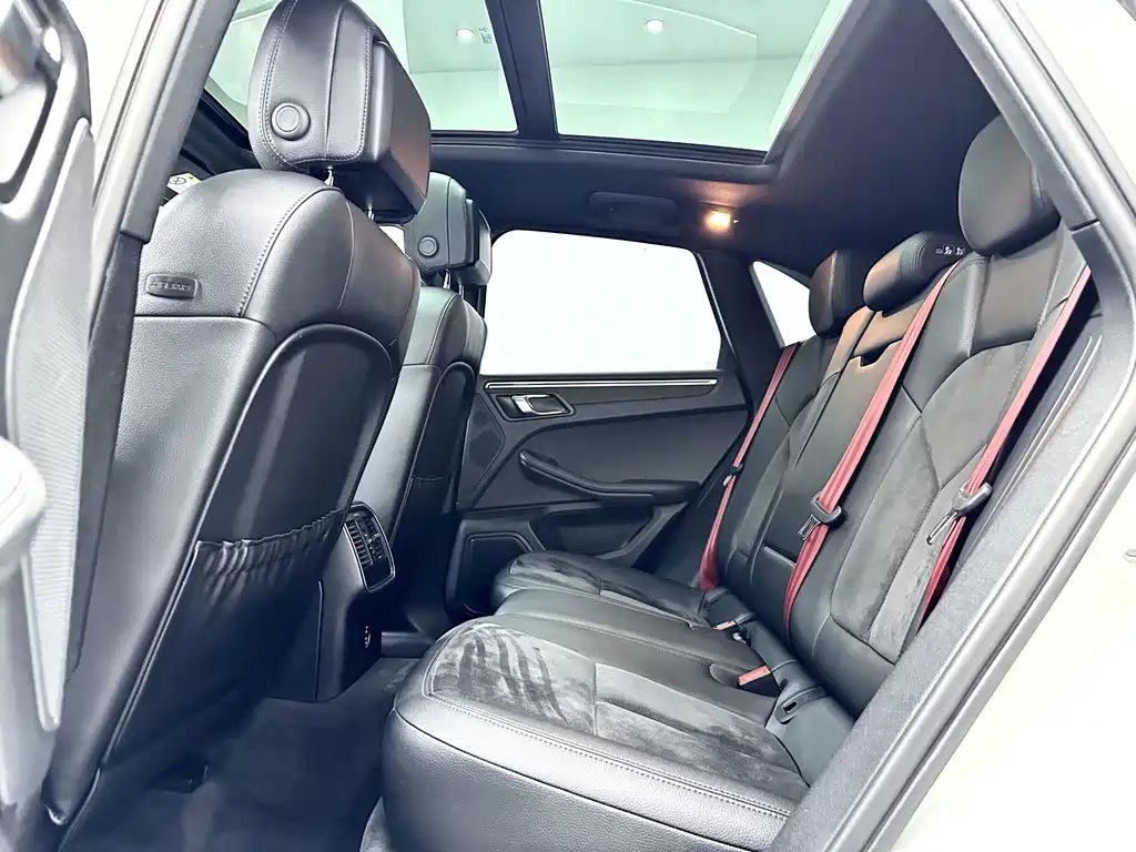 Porsche Macan — миниатюра 10
