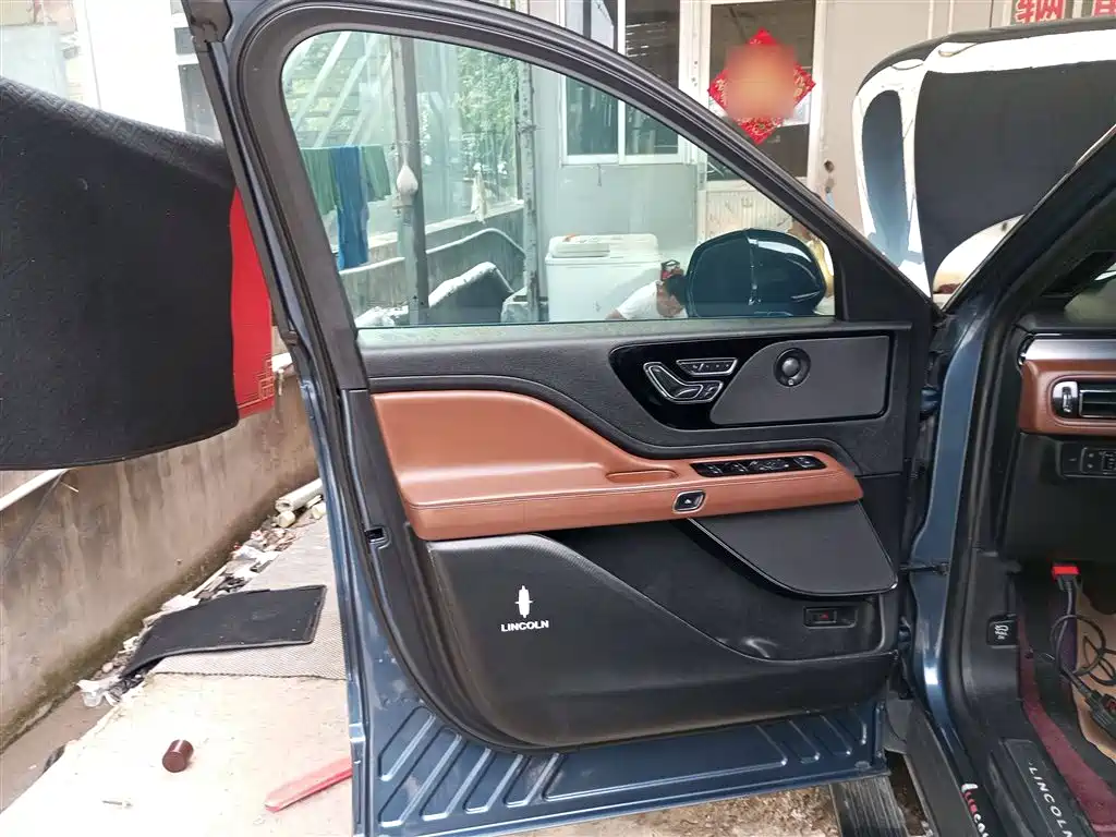 Lincoln Aviator (Import) — миниатюра 17