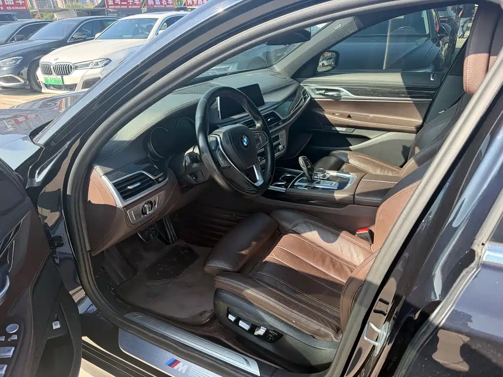 BMW 7 Series — миниатюра 2