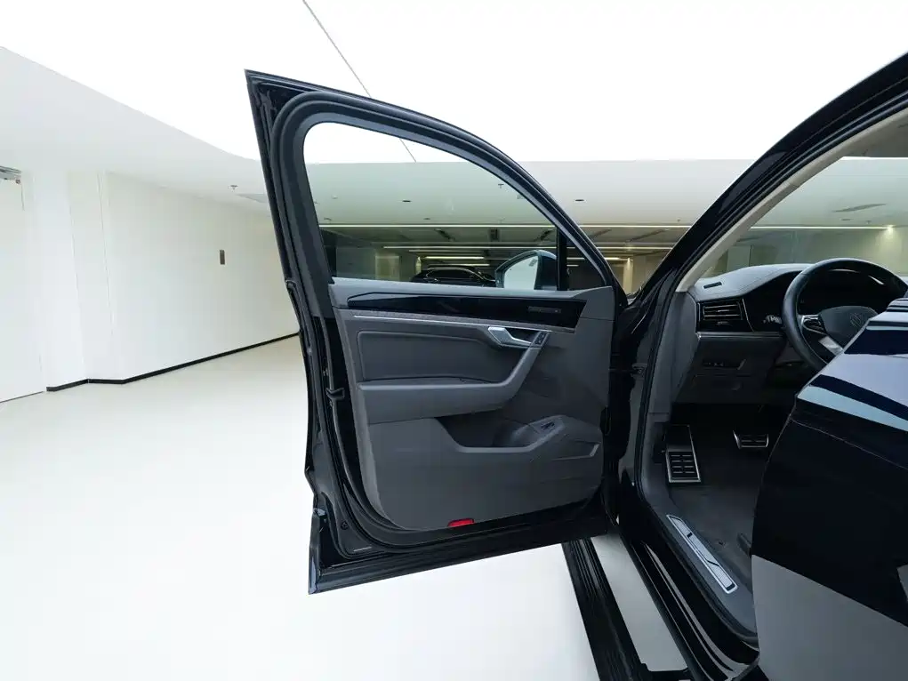 Volkswagen Touareg — миниатюра 18