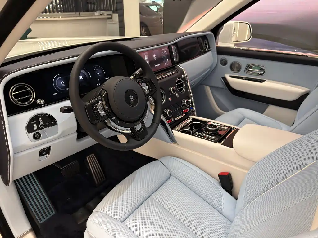 Rolls-Royce Cullinan 2026 мест