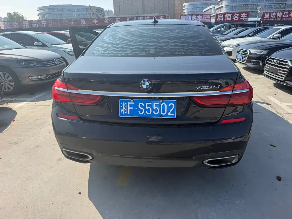 BMW 7 Series — миниатюра 5