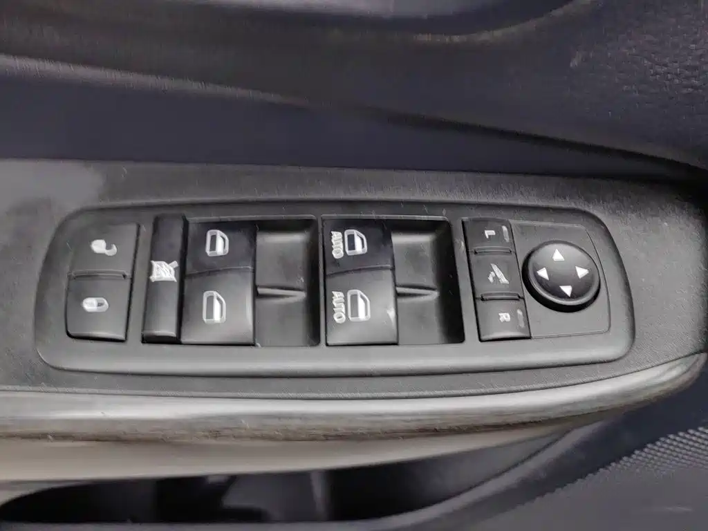 Jeep Cherokee — миниатюра 9