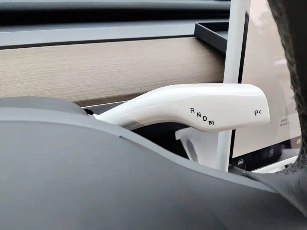 Tesla Model Y — миниатюра 14