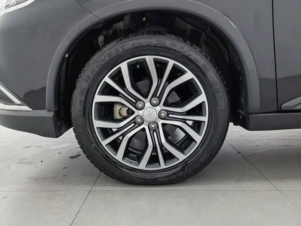 Mitsubishi Outlander (Import) — миниатюра 17