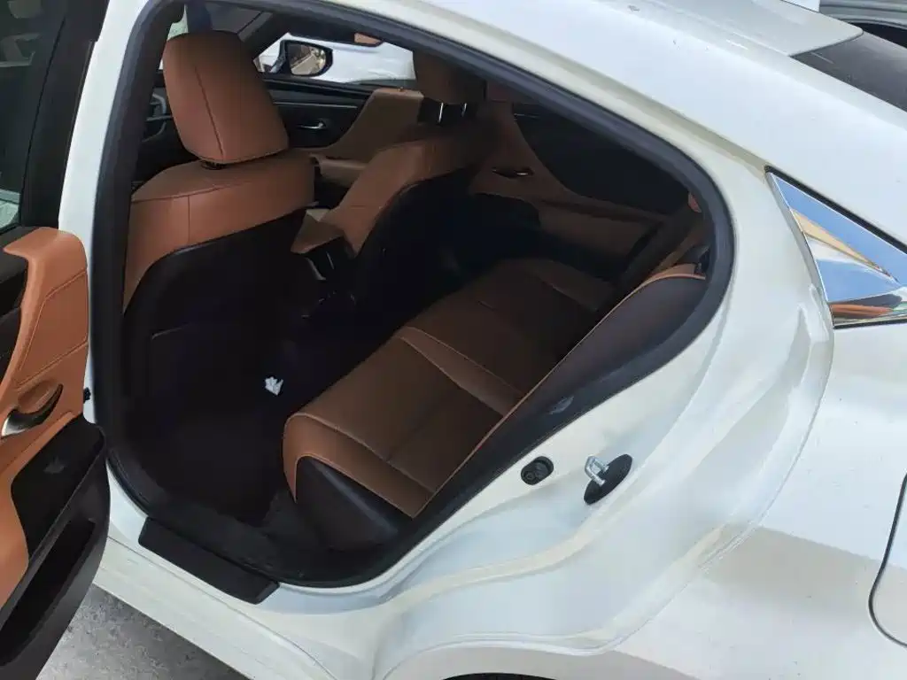 Lexus ES — миниатюра 6