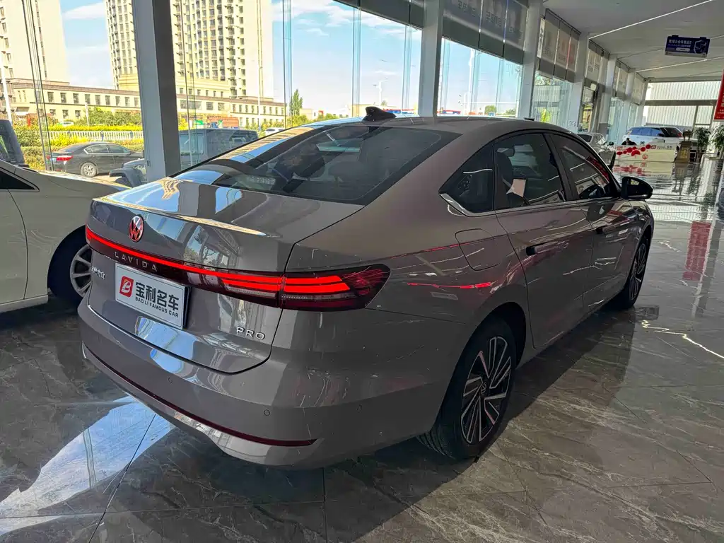 Volkswagen Lavida — миниатюра 6
