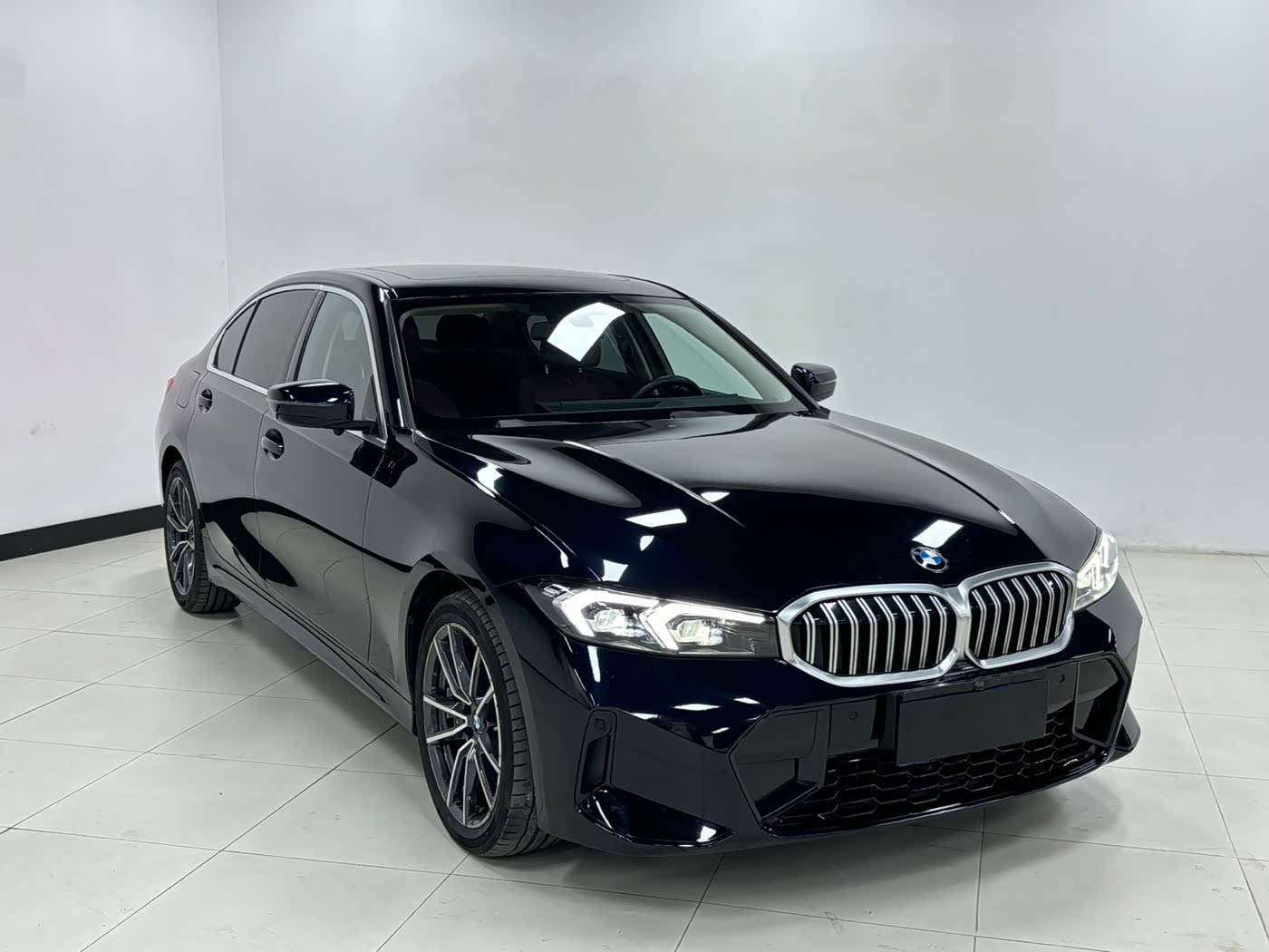 BMW 3 Series 2.0 л 2023 г. Чёрный, пробег 35000 км