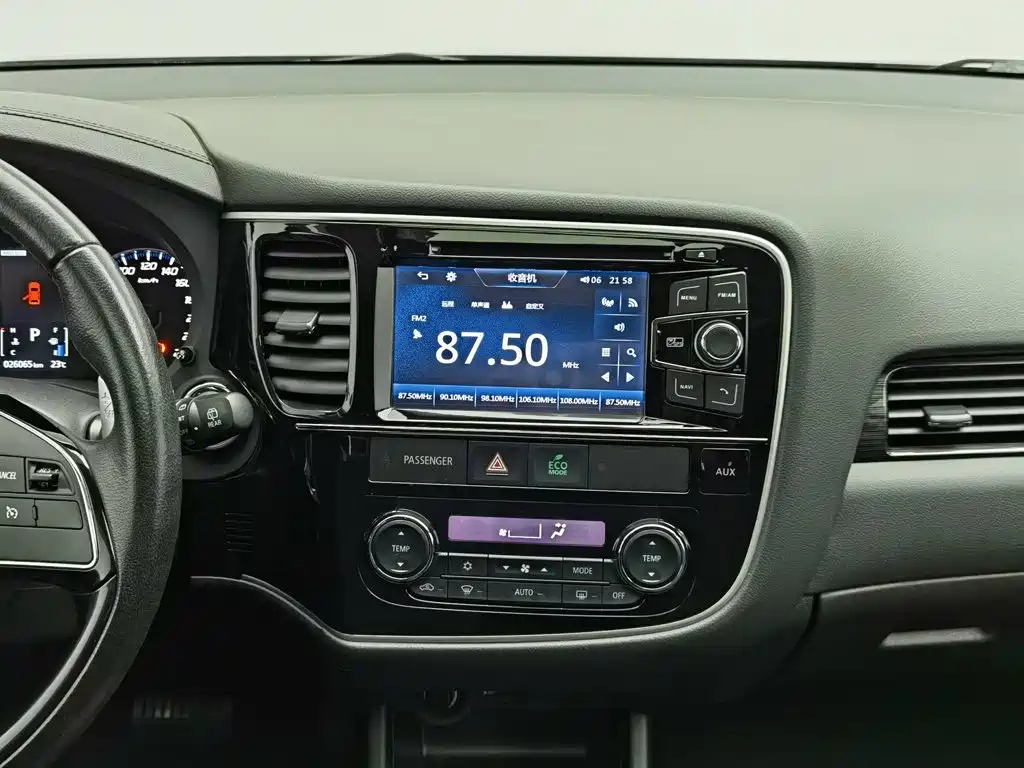 Mitsubishi Outlander (Import) — миниатюра 12