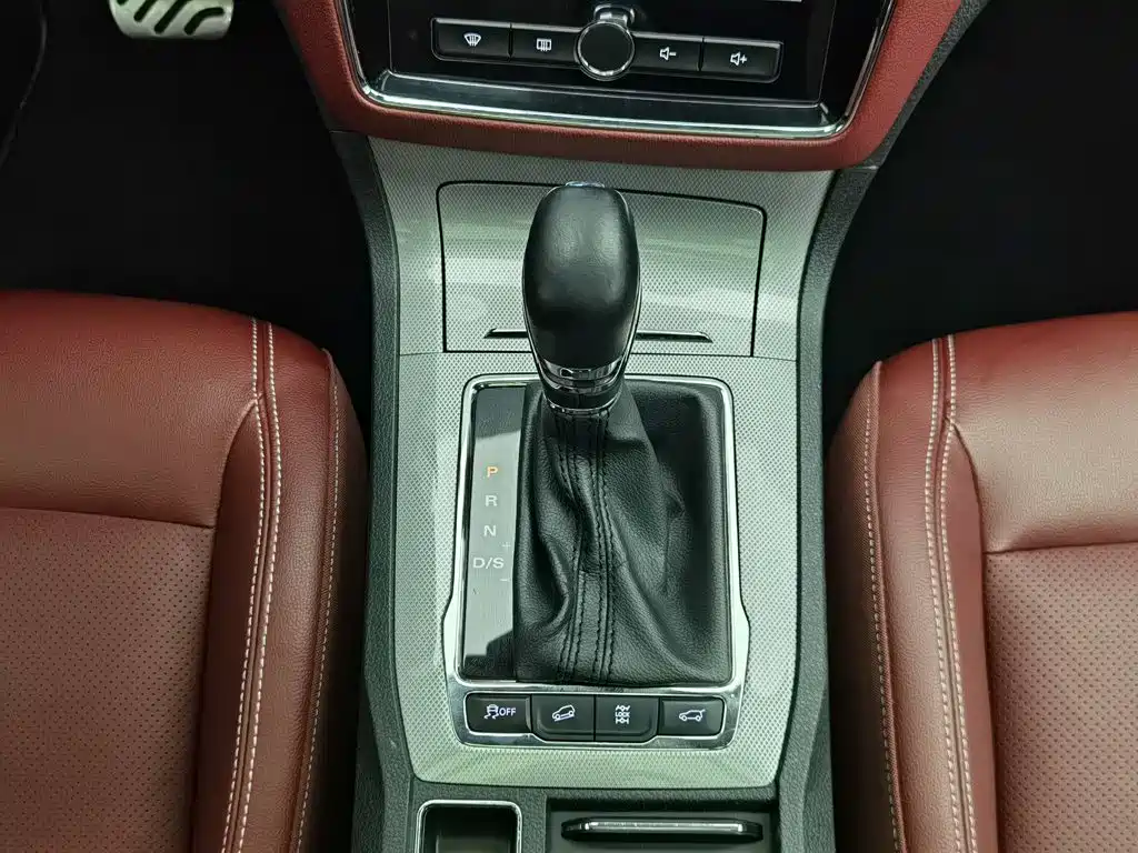 Roewe RX5 — миниатюра 13