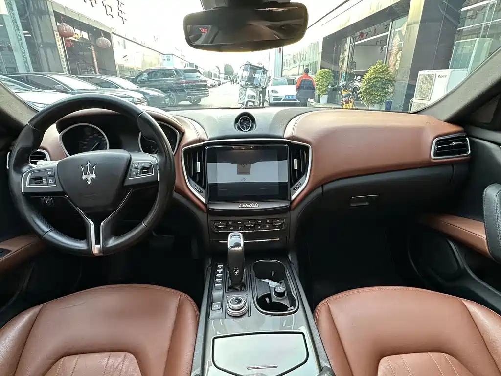 MASERATI GHIBLI