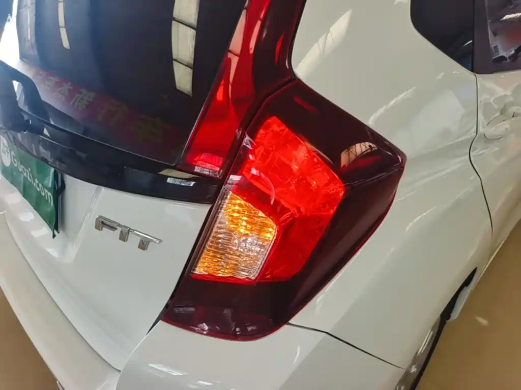 Honda Fit — миниатюра 8