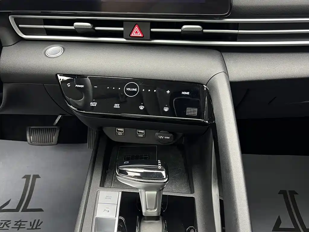 Hyundai Elantra — миниатюра 12