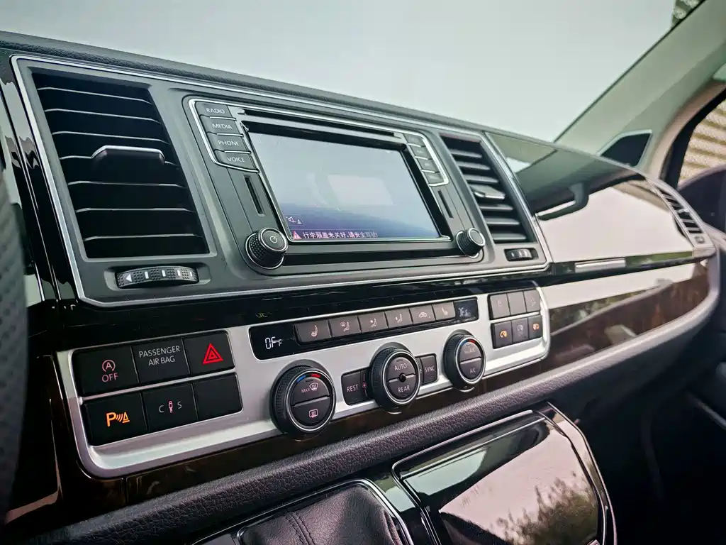 Volkswagen Multivan — миниатюра 16