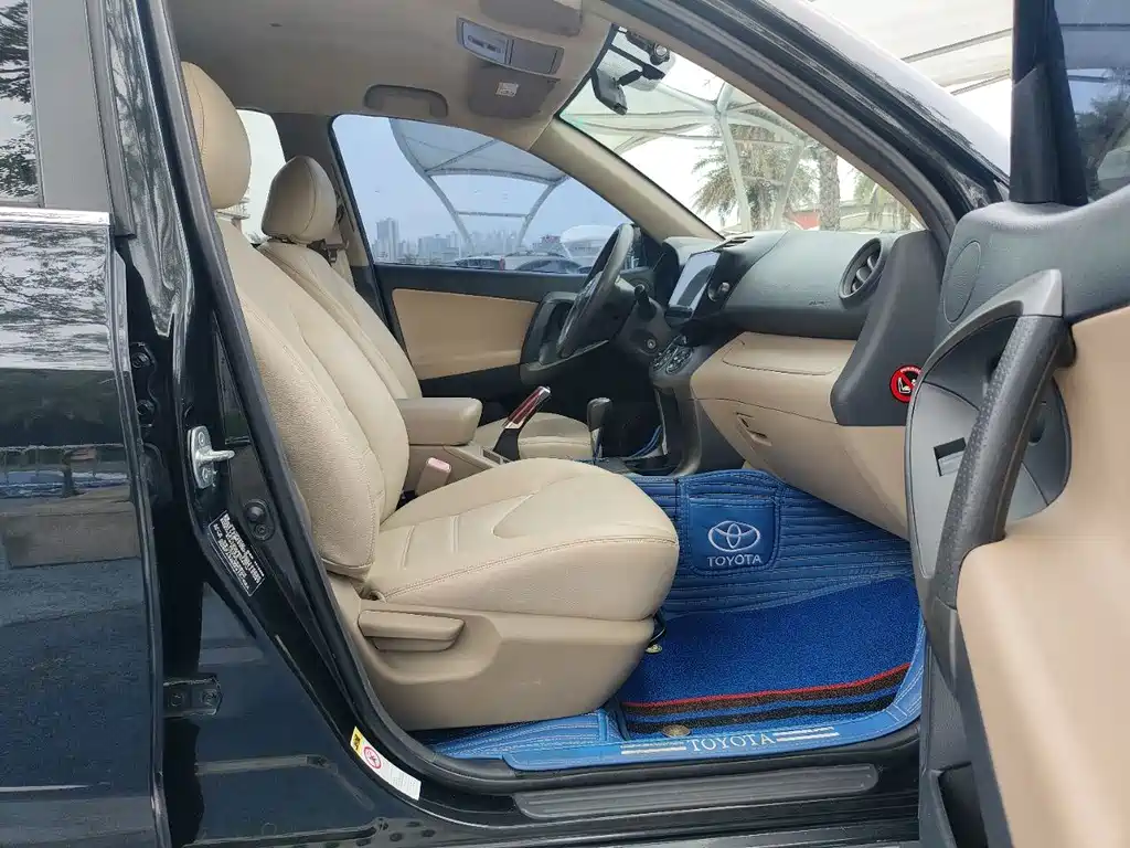Toyota RAV4 — миниатюра 12