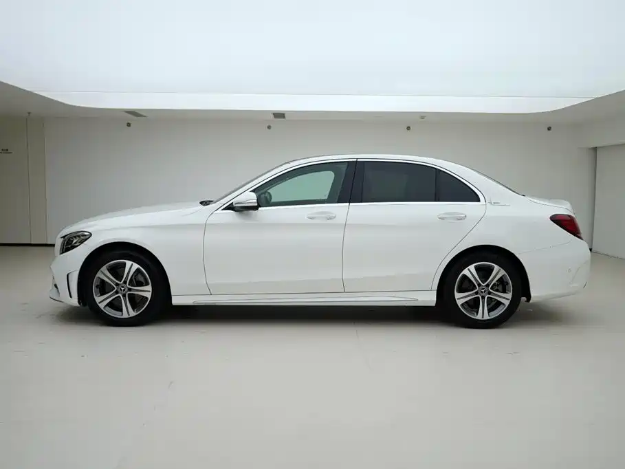 Mercedes-Benz C-Class — миниатюра 3