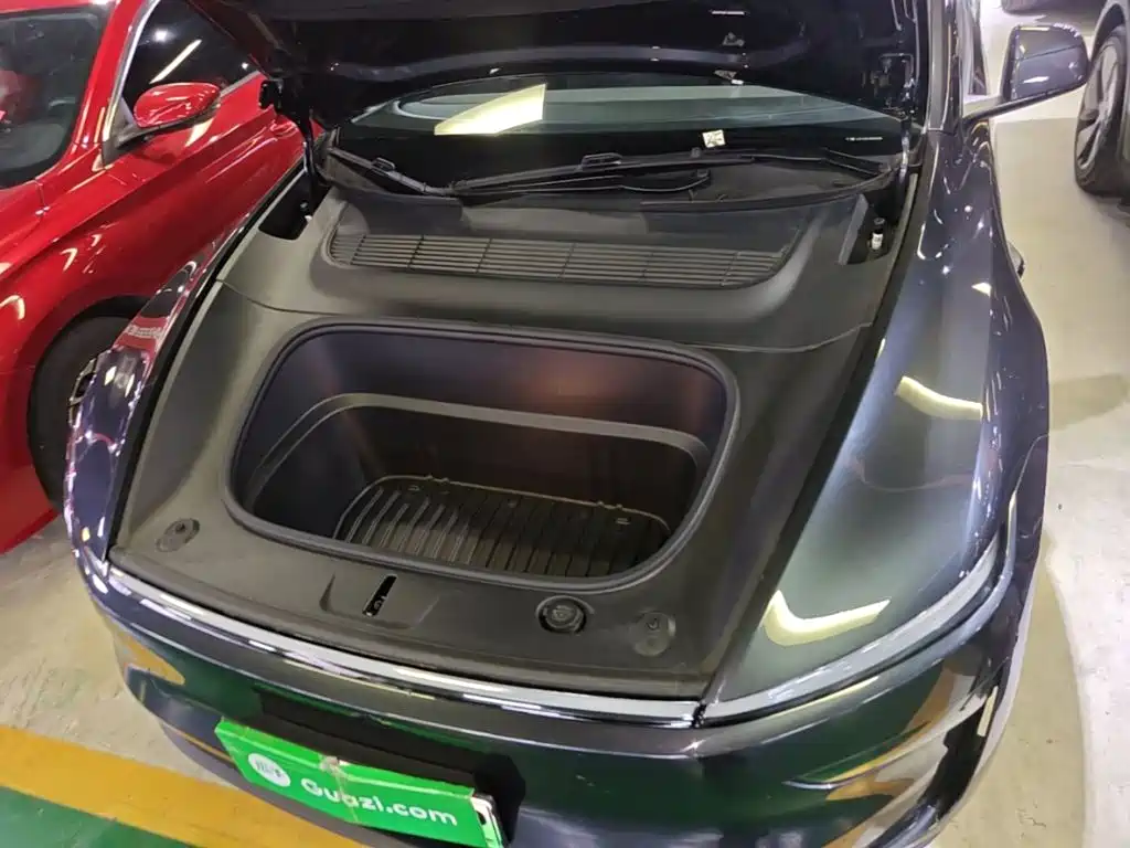 Tesla Model Y — миниатюра 20
