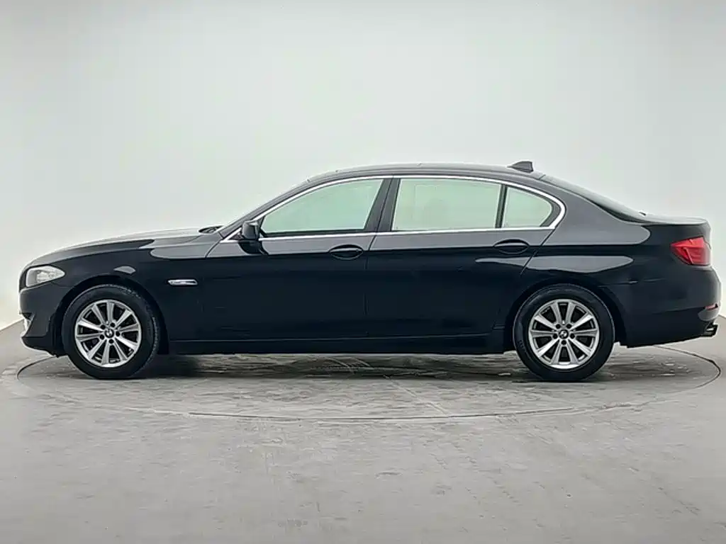 BMW 5 Series — миниатюра 2