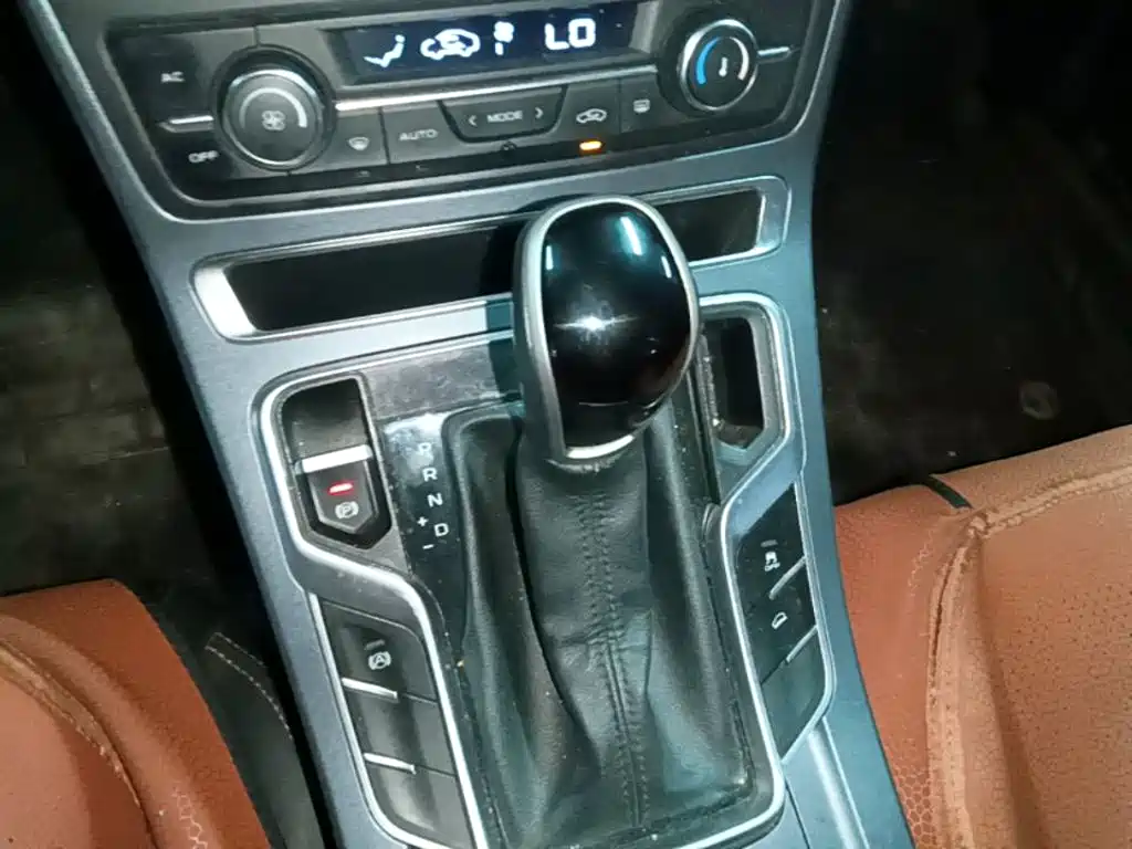 Geely Vision S1 — миниатюра 14