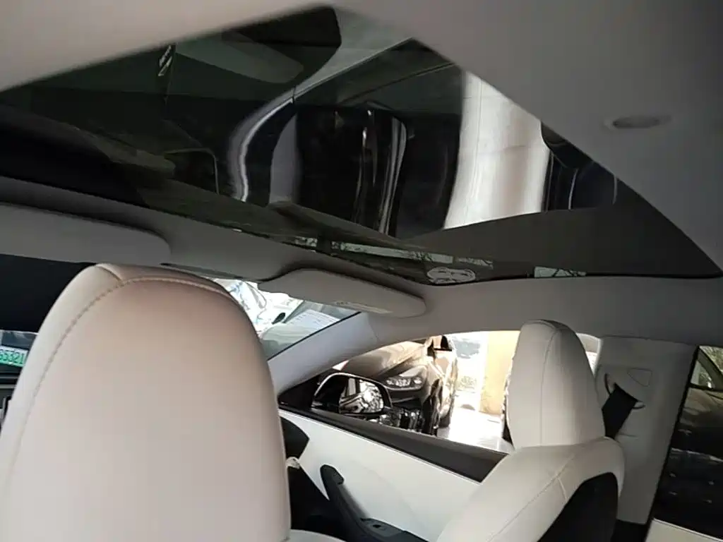 Tesla Model 3 — миниатюра 18