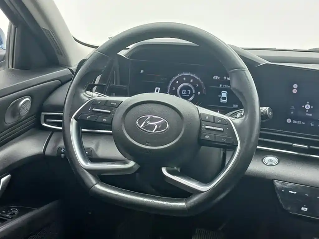 Hyundai Elantra — миниатюра 9