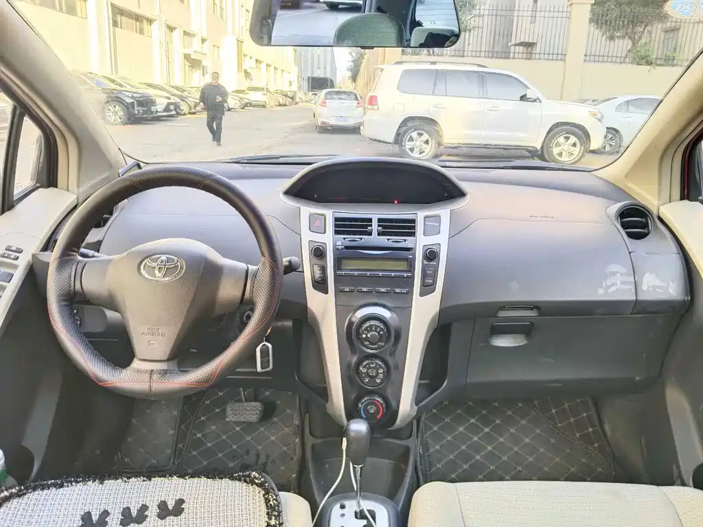 Toyota Yaris — миниатюра 7