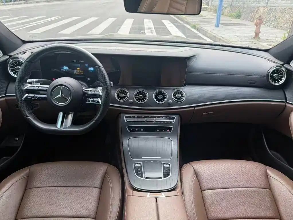 Mercedes-Benz E-Class — миниатюра 5