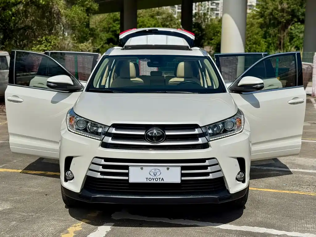 TOYOTA HIGHLANDER