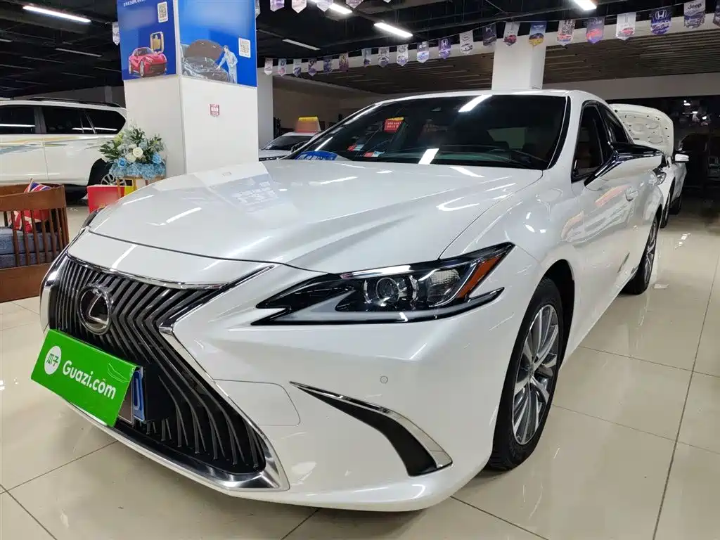 Lexus ES 2019