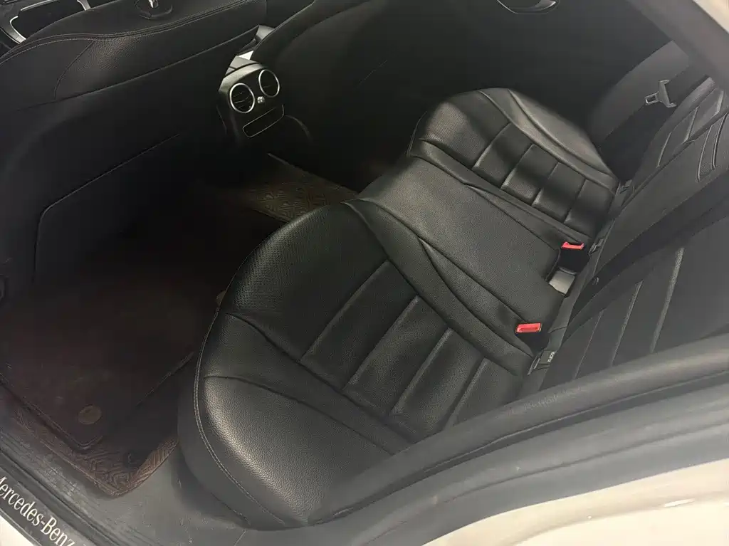 Mercedes-Benz C-Class — миниатюра 12