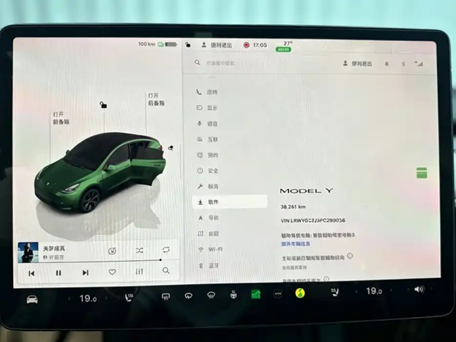 Tesla Model Y — миниатюра 3