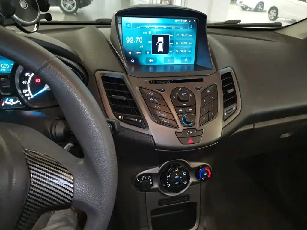 Ford Fiesta 2013 1.5L MT