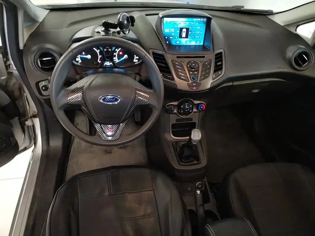 Ford Fiesta 2013 1.5L MT