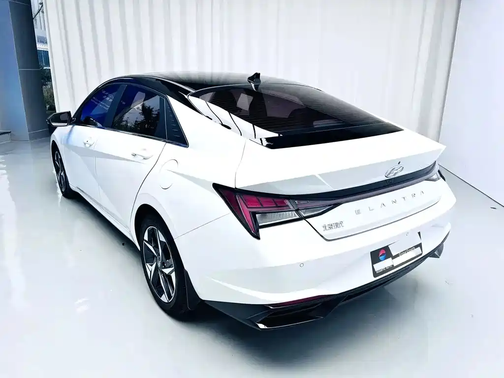 Hyundai Elantra 2022 — фото 16