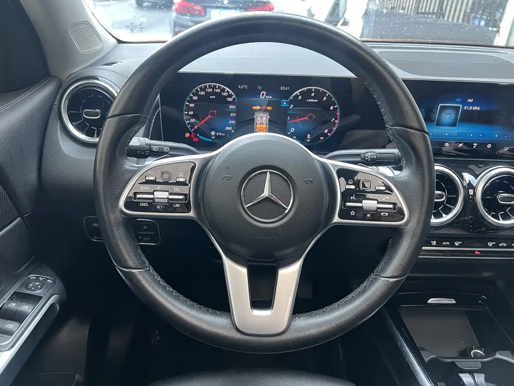 MERCEDES-BENZ GLB