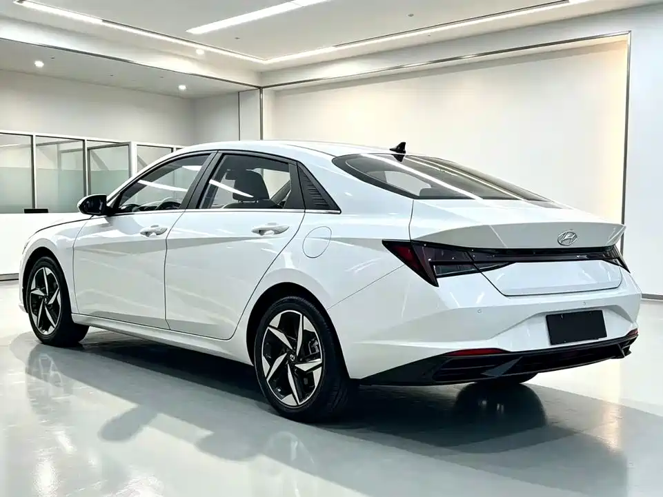 Hyundai Elantra — миниатюра 6
