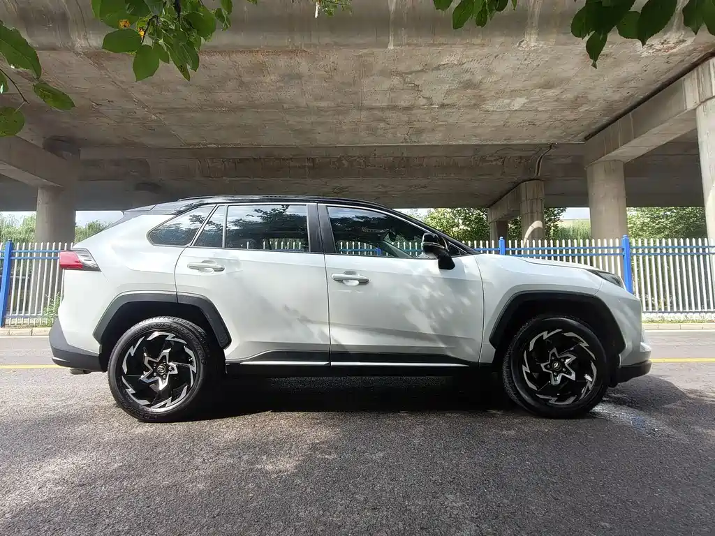 Toyota Wildlander — миниатюра 4