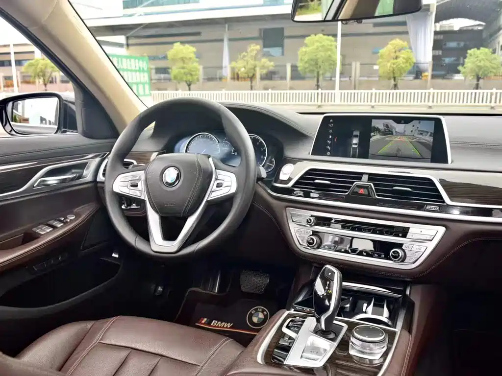 BMW 7 Series — миниатюра 6