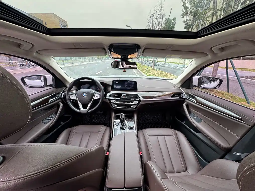 BMW 5 Series — миниатюра 11