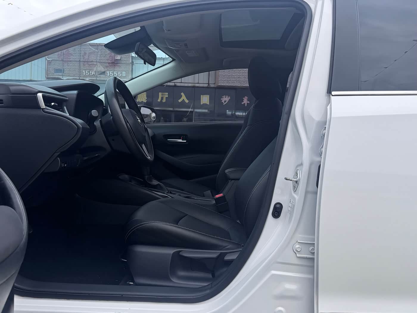 Toyota Corolla 1.2 л 2022 г. Белый, пробег 39000 км