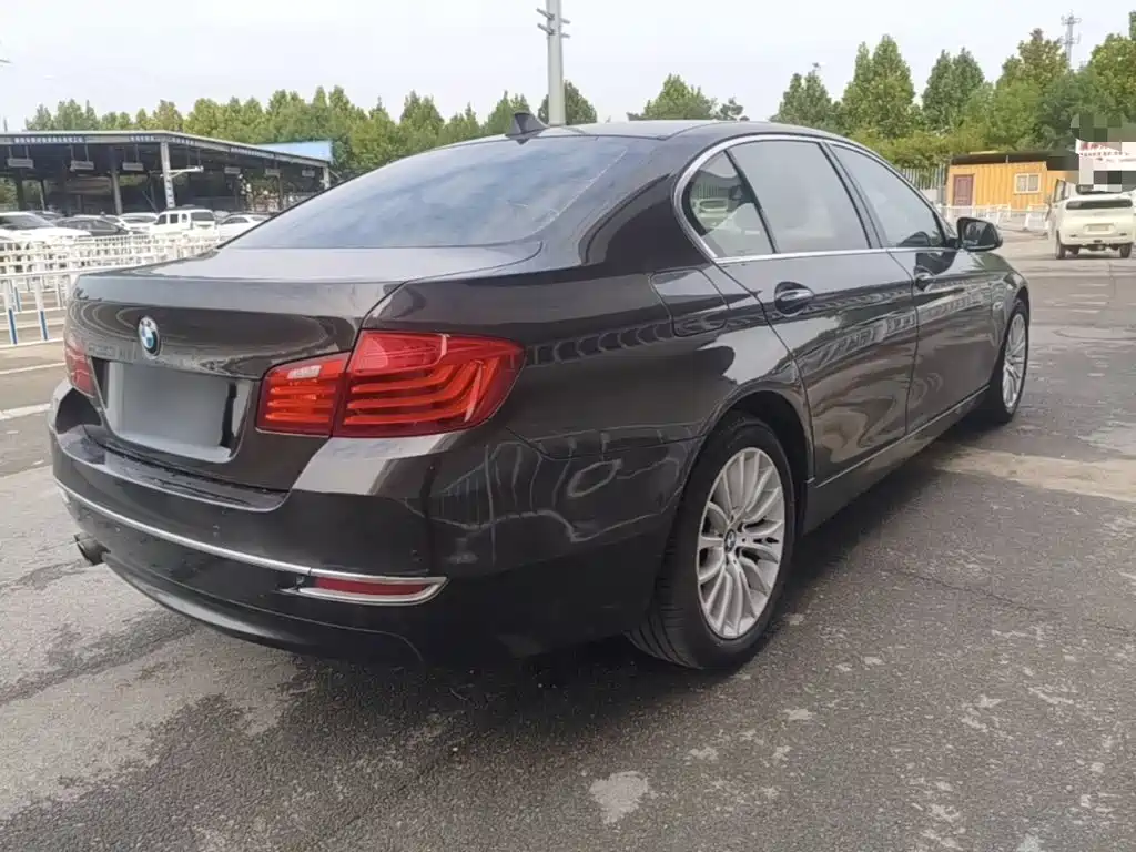 BMW 5 Series — миниатюра 7