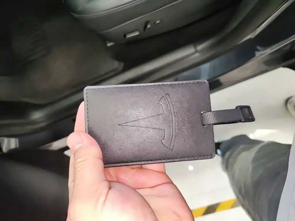 Tesla Model Y — миниатюра 9