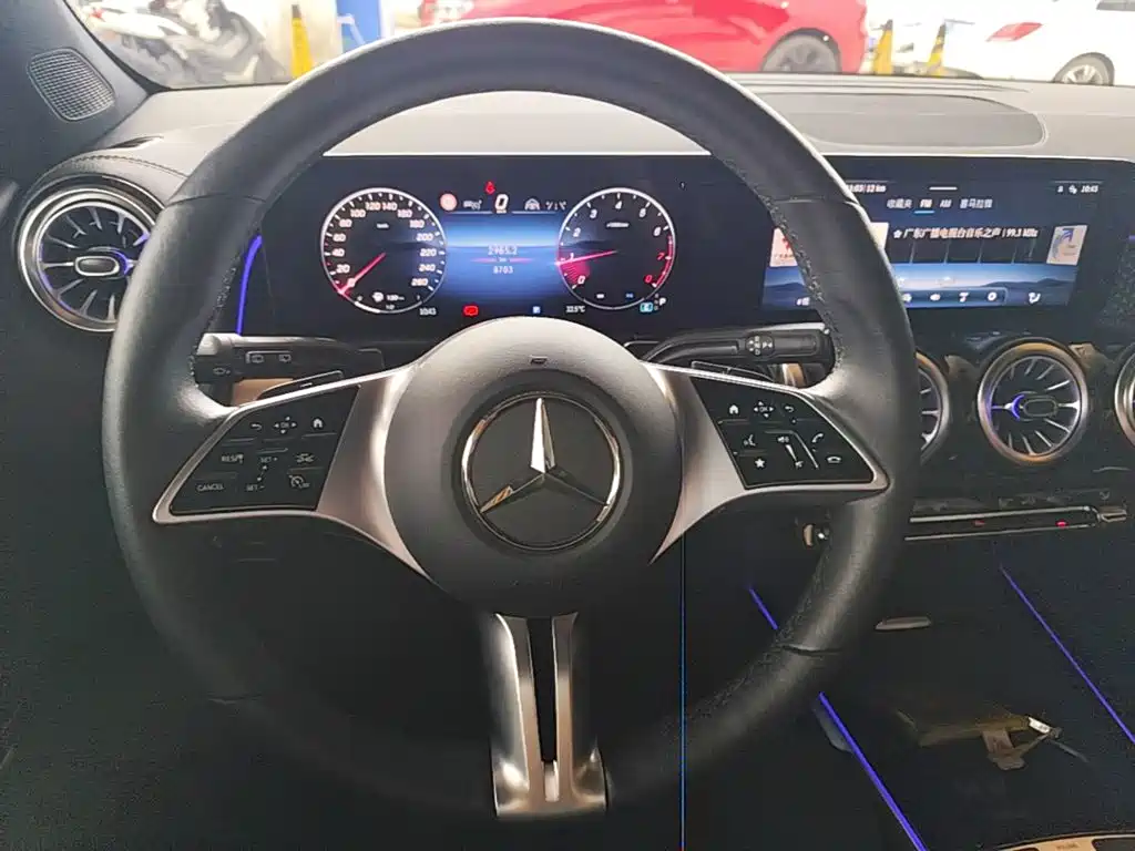Mercedes-Benz GLB — миниатюра 11