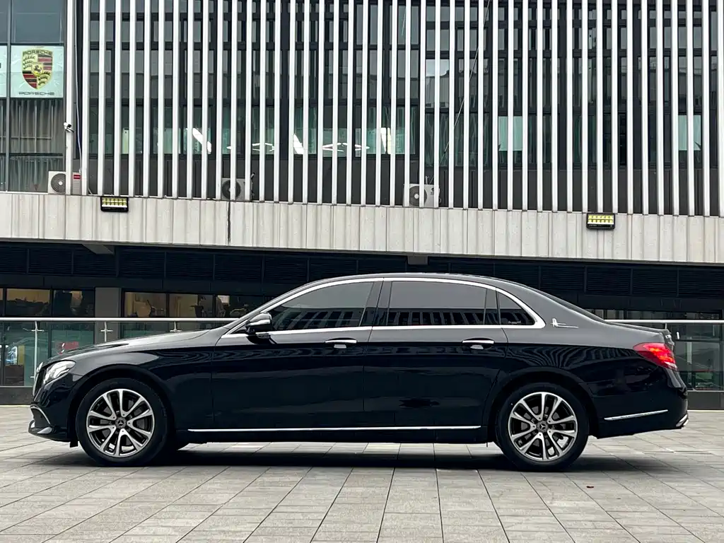 Mercedes-Benz E-Class — миниатюра 15