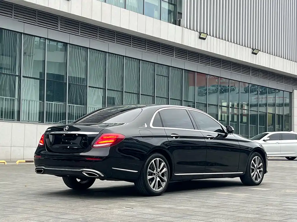 Mercedes-Benz E-Class — миниатюра 14