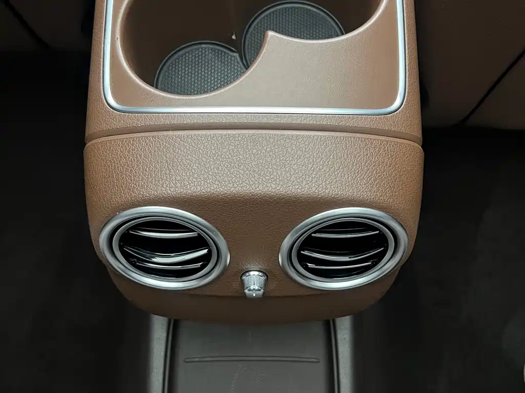 Mercedes-Benz E-Class — миниатюра 9