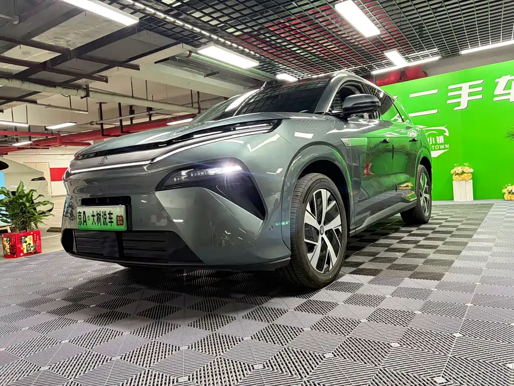 BYD Tang L