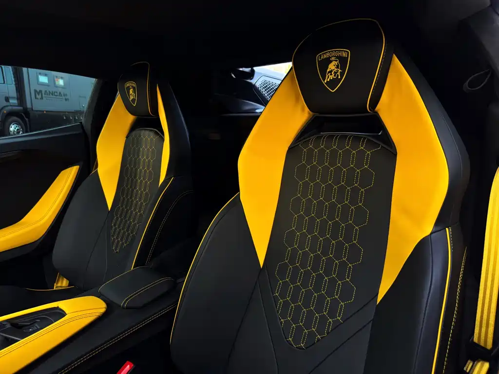Lamborghini Revuelto — миниатюра 10