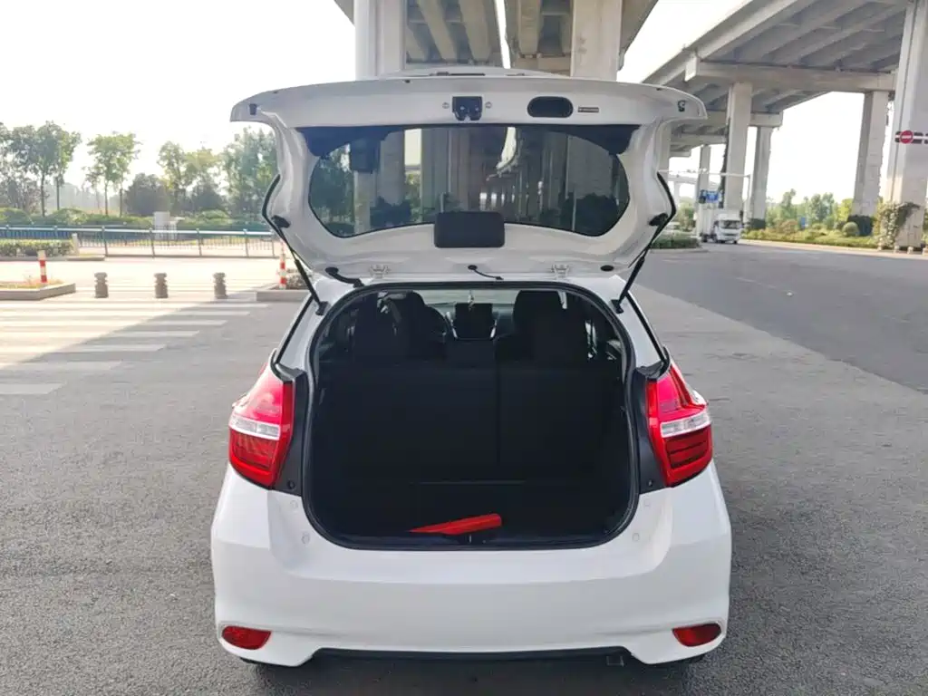Toyota Yaris L — миниатюра 19